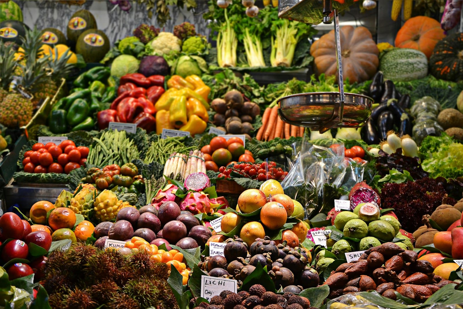 Vendedoras en un mercado popular dominicano