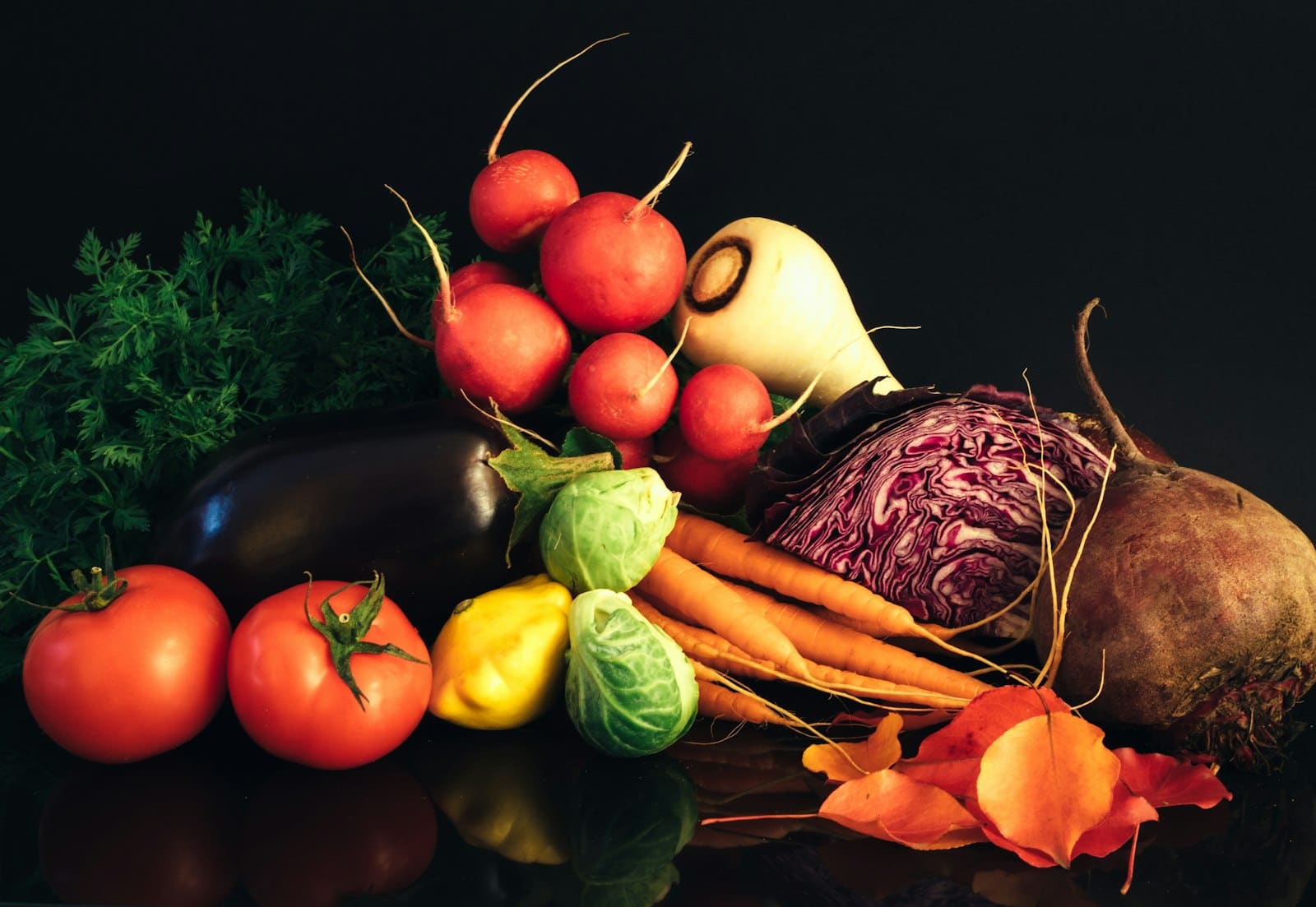 Zona de mercado con puestos de alimentos frescos
